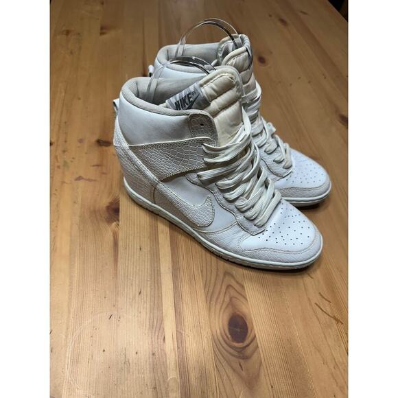 Nike Dunk Sky Hi Top Hidden Wedge Sneaker Women 8 Textured Croc Print Wedge Shoe - Picture 1 of 15